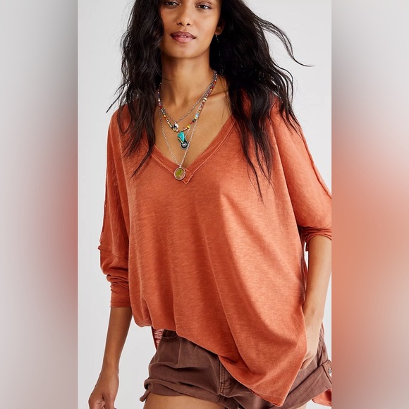 Free People We The Free On My Mind V-Neck Top in Azalea. Size L. NWT - Picture 9 of 9